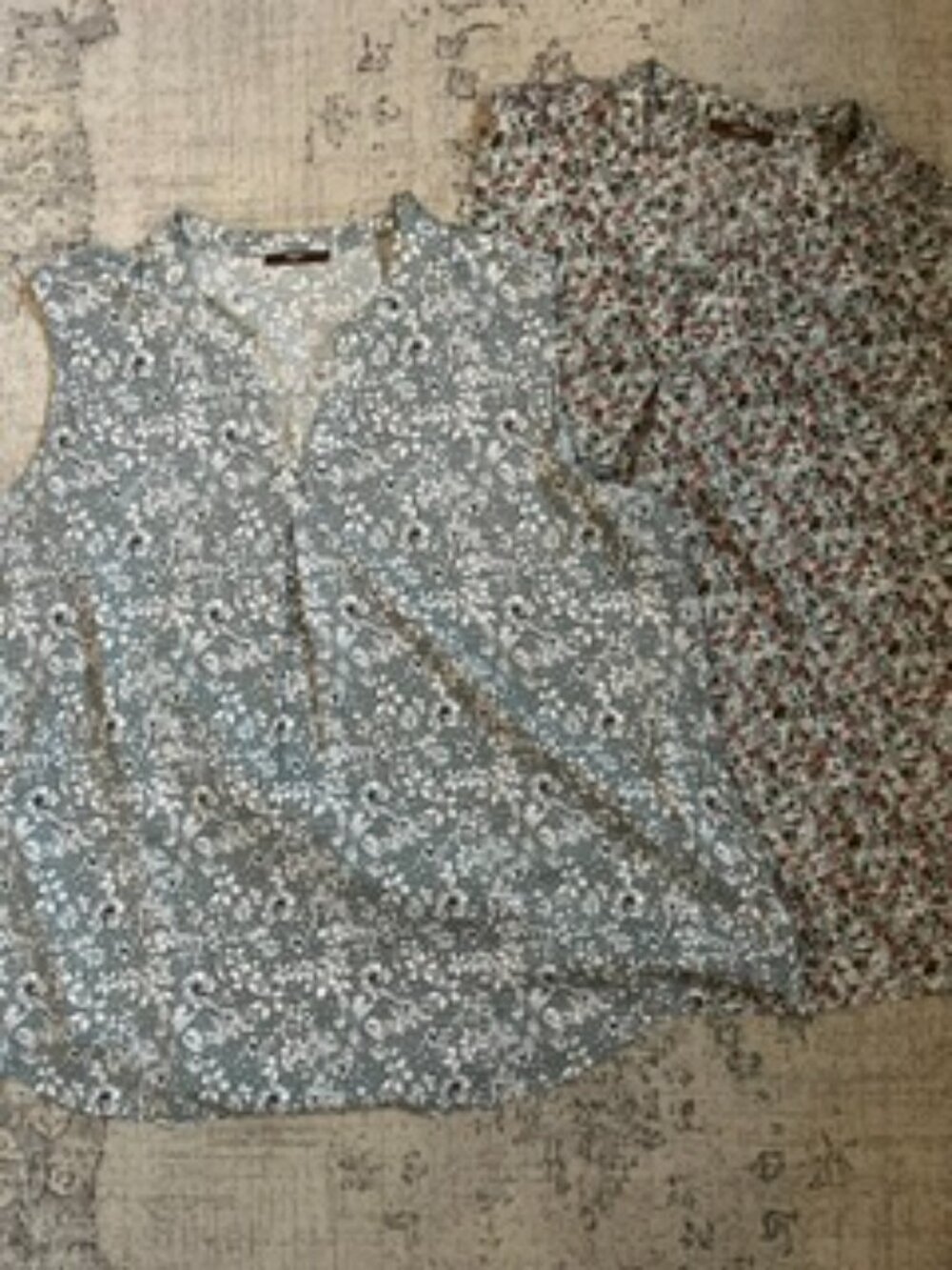🧡3/$15 Gaharu Sleeveless Top Bundle X 2 Floral Gray + Multicolor Women's XXL